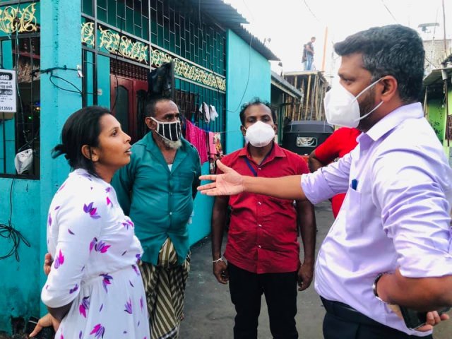 A field inspection on the rise of water level in the Kelani river in Ranapura Grama Niladari division